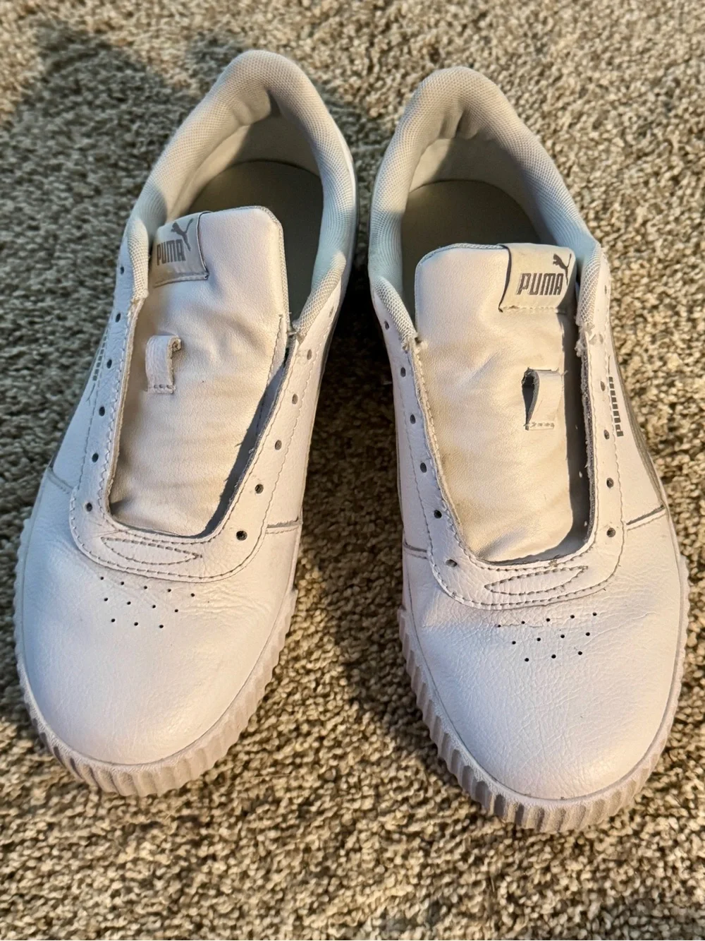 VGUC Puma Carina White Leather Silver/Iridescent Sneakers/Tennis Shoes, Size 9
